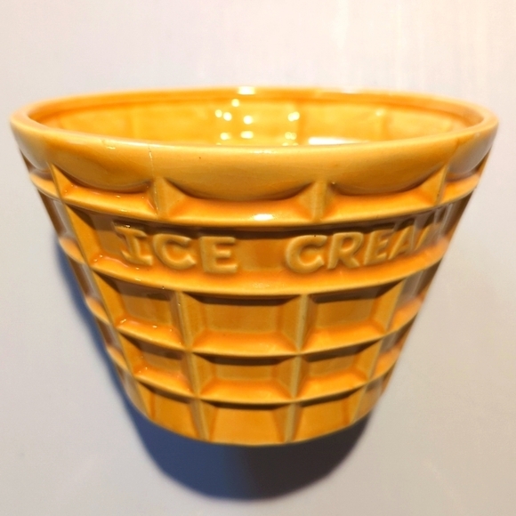Vintage Ice Cream Bowl Waffle Cone Cup Made in Japan by FTDA - Picture 1 of 4